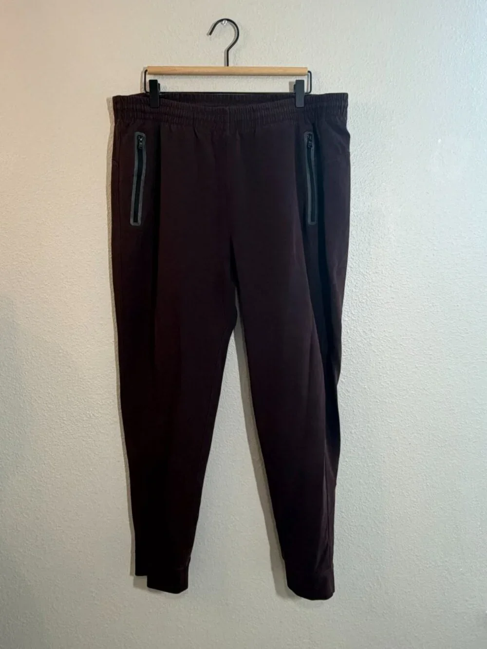Old Navy Active Dynamic Fleece 4-Way Stretch Joggers Burgundy Mens Size XL
